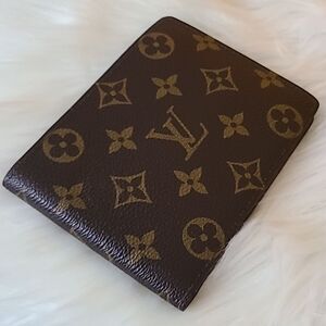 💯 Authentic Louis Vuitton Monogram Bifold Wallet 🍀